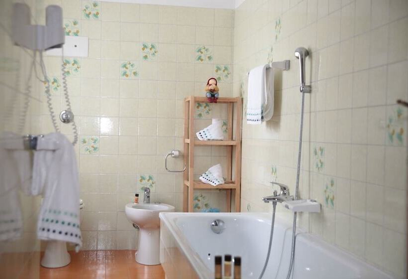 여관 Albergo Diffuso Valcellina E Val Vajont In Claut