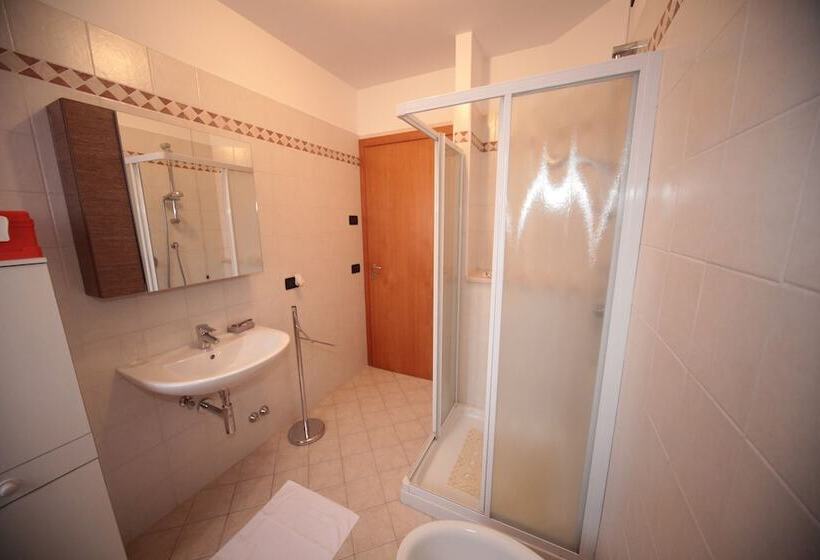 簡易ホテル Albergo Diffuso Valcellina Val Vajont In Cimolais