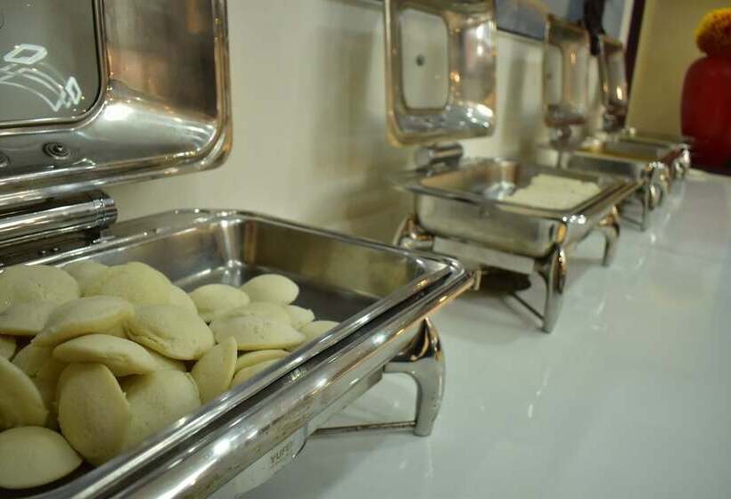 Отель Adrak Summer Sand Hill Resort Vagamon