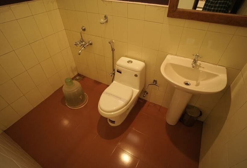 Отель Adrak Summer Sand Hill Resort Vagamon