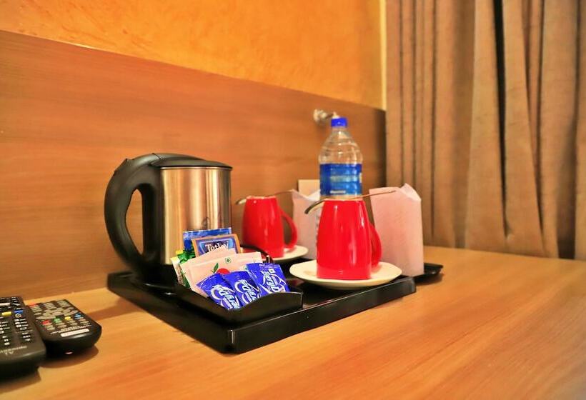 Отель Adrak Summer Sand Hill Resort Vagamon