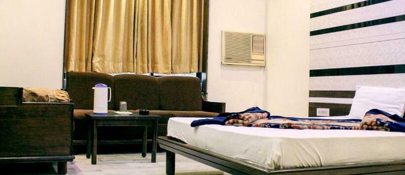 فندق Ambaji International