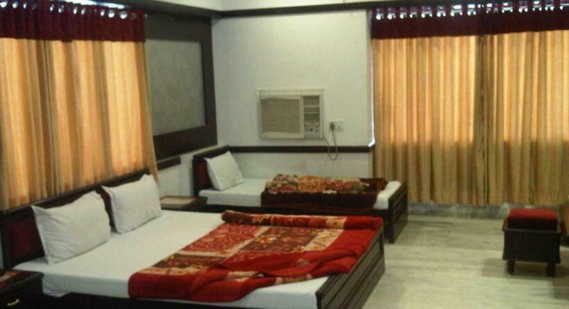 فندق Ambaji International