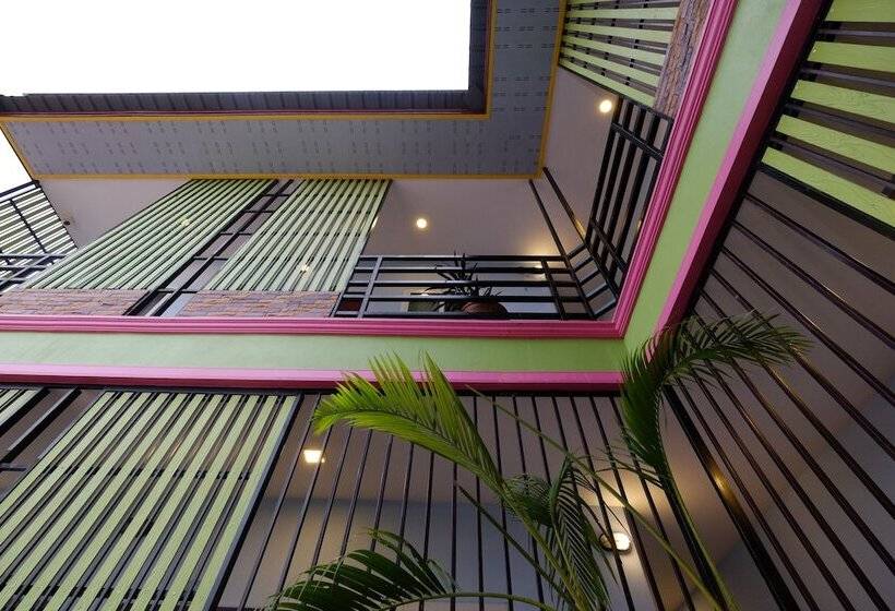 בית מלון כפרי Amornrat Place