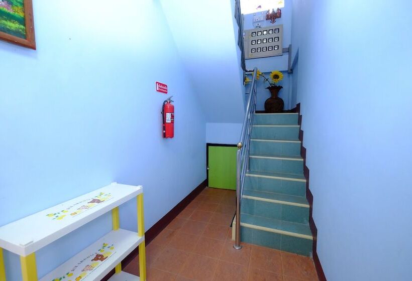 בית מלון כפרי Amornrat Place