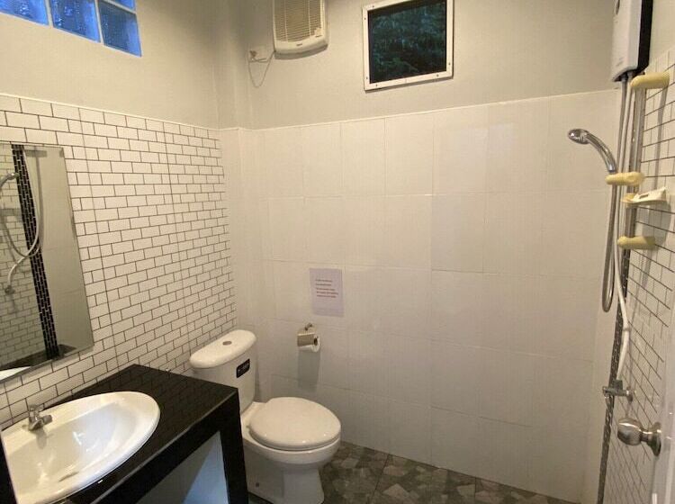 בית מלון כפרי Brown Andaman  Krabi