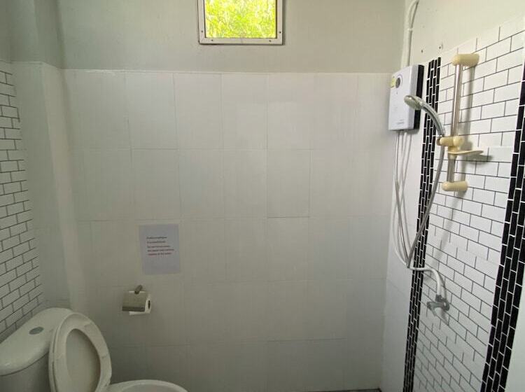 בית מלון כפרי Brown Andaman  Krabi