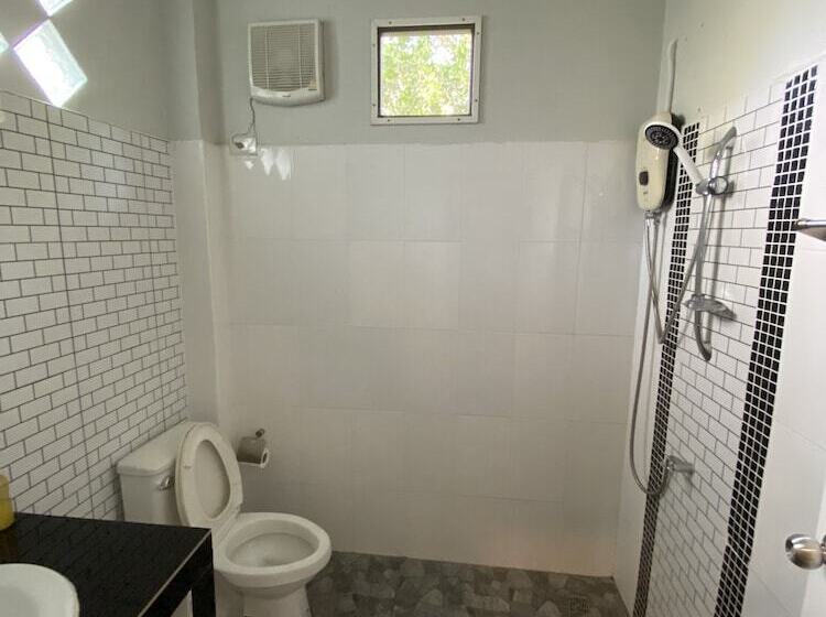 בית מלון כפרי Brown Andaman  Krabi