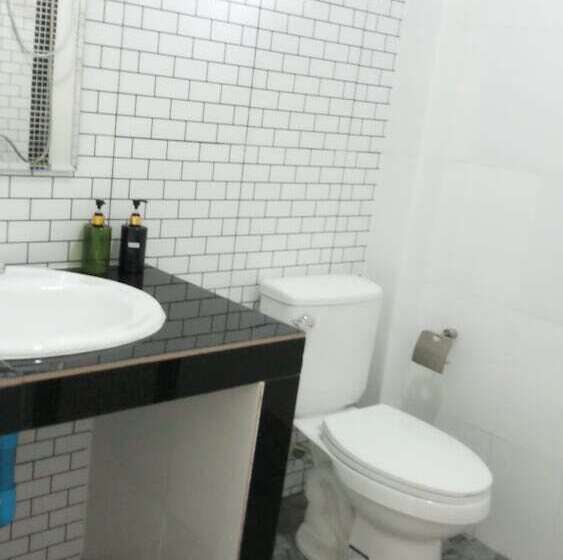 בית מלון כפרי Brown Andaman  Krabi