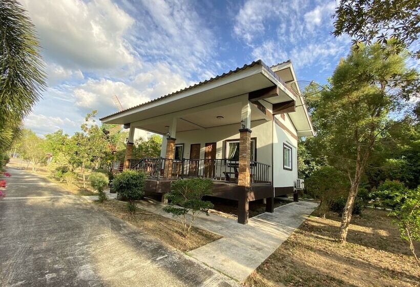 בית מלון כפרי Brown Andaman  Krabi