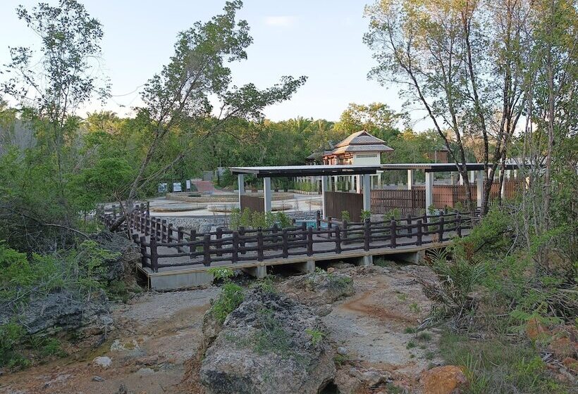 בית מלון כפרי Brown Andaman  Krabi