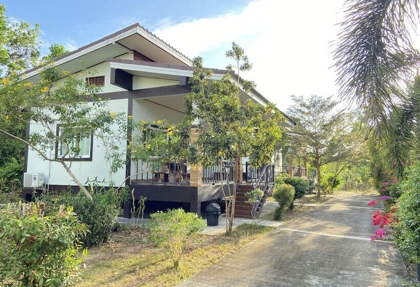 בית מלון כפרי Brown Andaman  Krabi