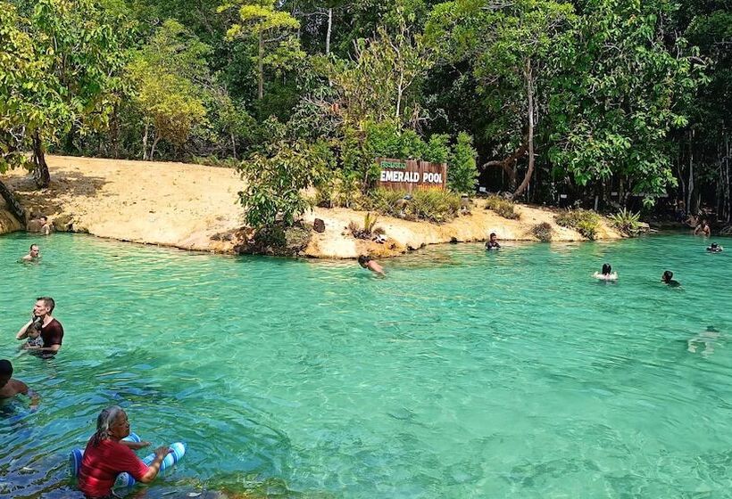 בית מלון כפרי Brown Andaman  Krabi