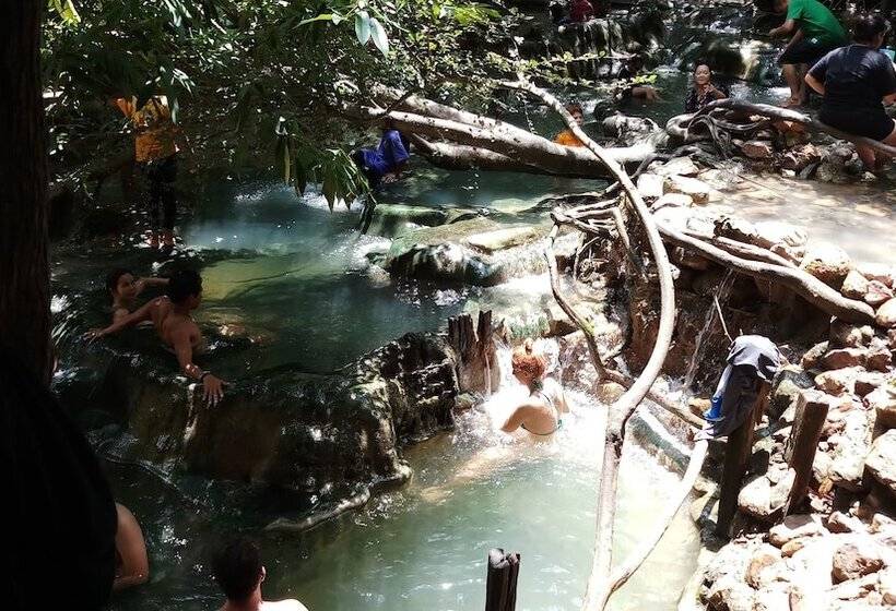 בית מלון כפרי Brown Andaman  Krabi