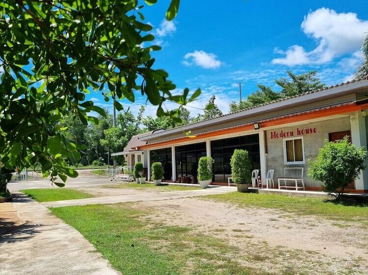 בית מלון כפרי Brown Andaman  Krabi