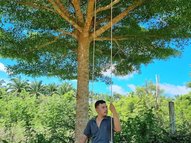 בית מלון כפרי Brown Andaman  Krabi