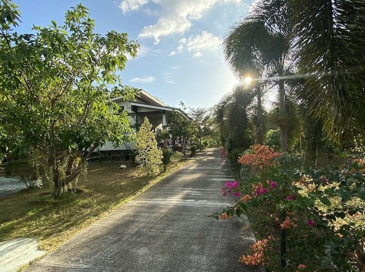 בית מלון כפרי Brown Andaman  Krabi