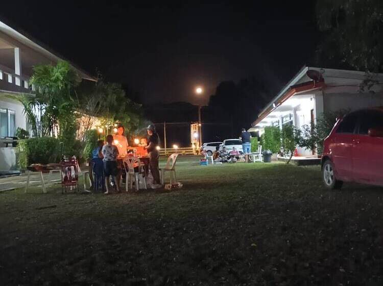 בית מלון כפרי Brown Andaman  Krabi