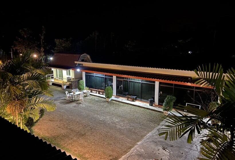 בית מלון כפרי Brown Andaman  Krabi