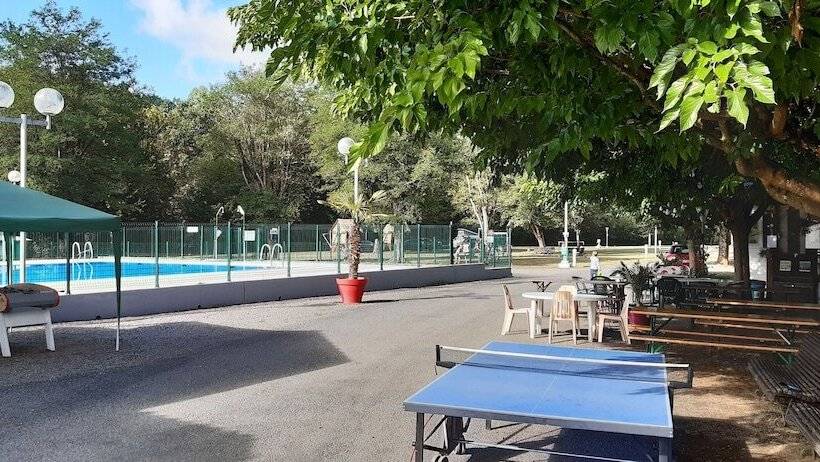 ホテル Camping Les Berges Du Célé