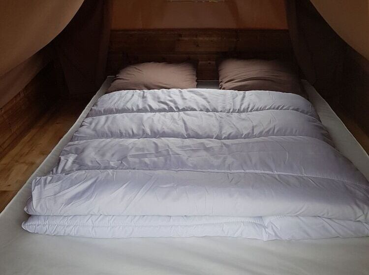 ホテル Camping Les Berges Du Célé