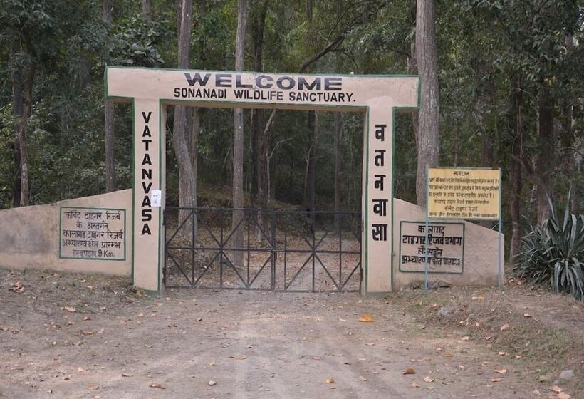 בית מלון כפרי Corbett Mist Resort