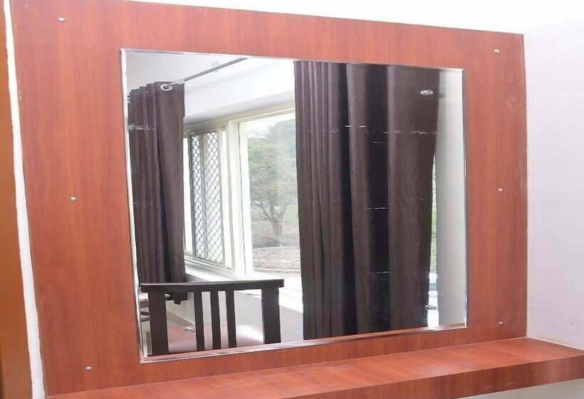 בית מלון כפרי Corbett Mist Resort