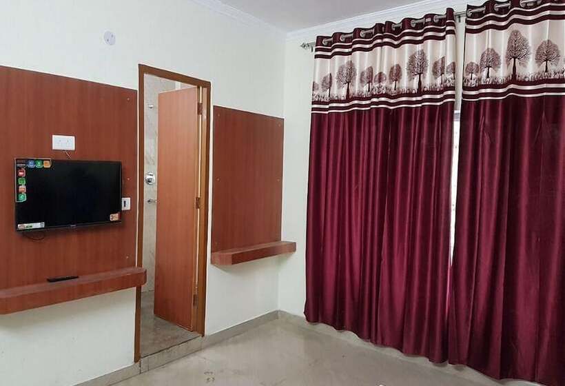 בית מלון כפרי Corbett Mist Resort