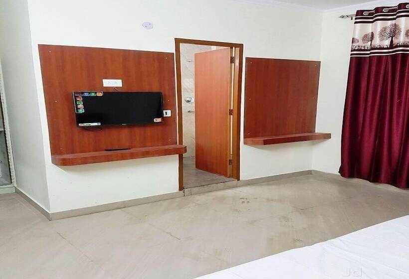 בית מלון כפרי Corbett Mist Resort