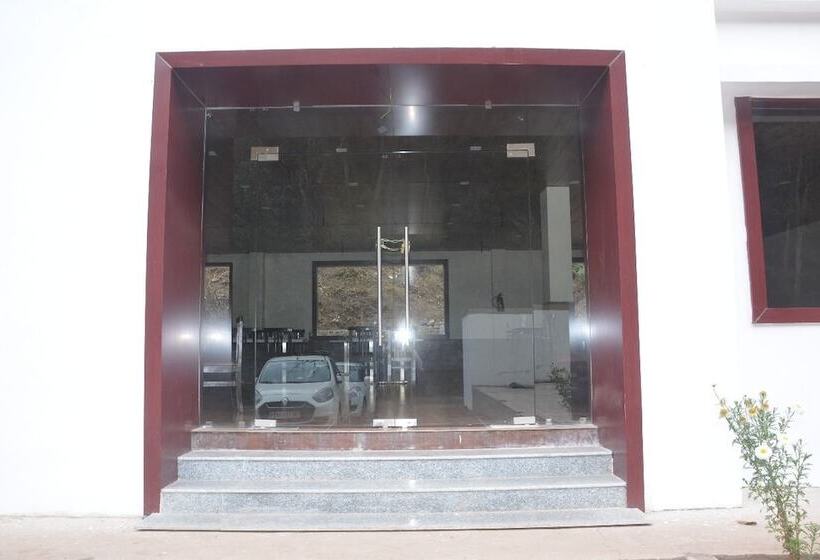 בית מלון כפרי Corbett Mist Resort