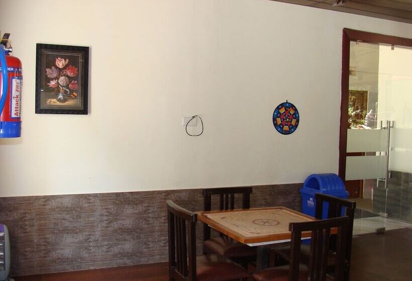 בית מלון כפרי Corbett Mist Resort