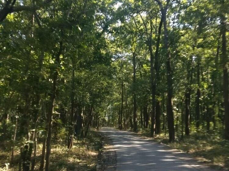 בית מלון כפרי Corbett Mist Resort