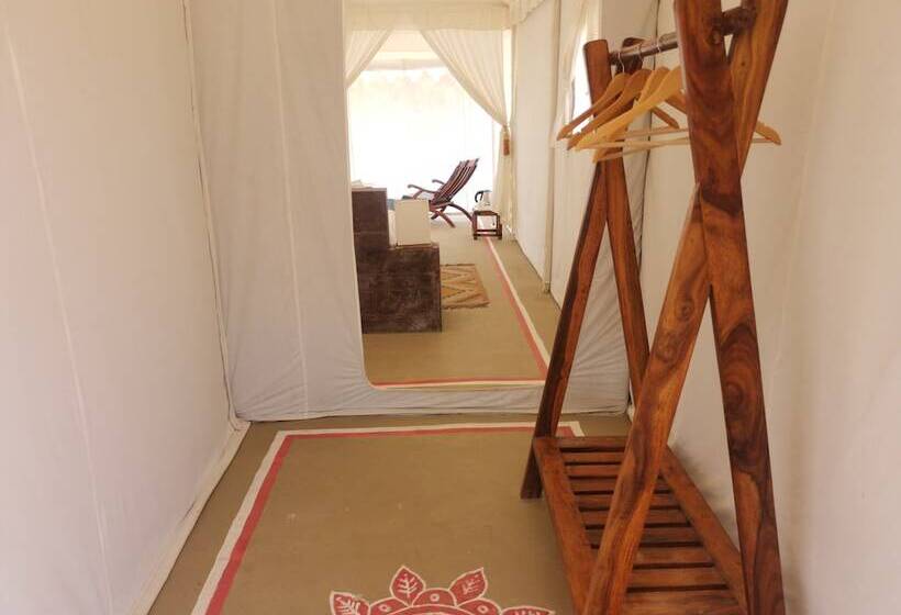 בית מלון כפרי Dhora Desert Resort & Spa By Eight Continents