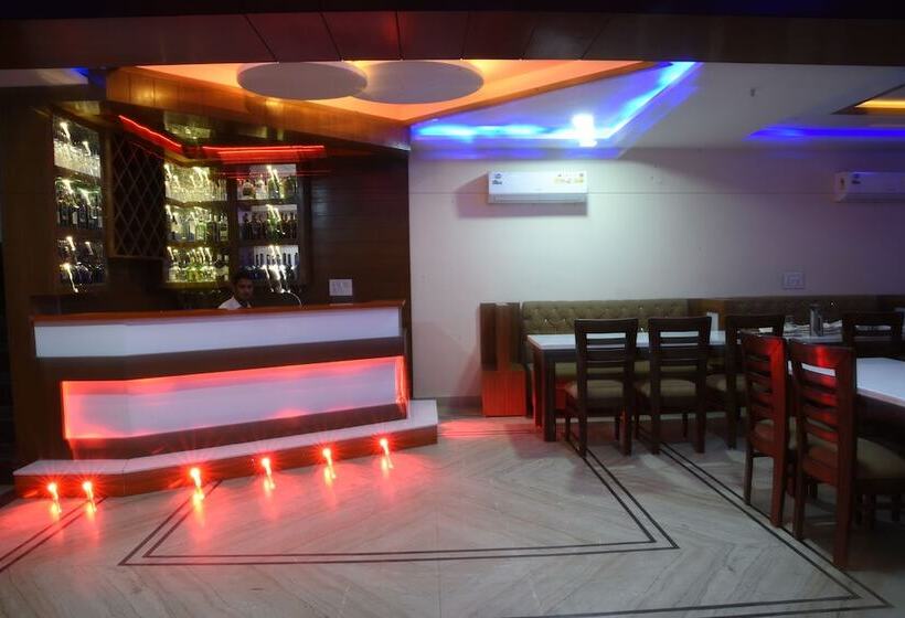 호텔 Gst Grand Plaza