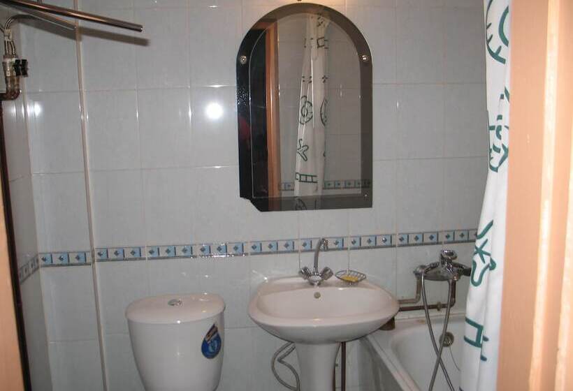 ホテル Inn On Oktyabrskaya 1 B