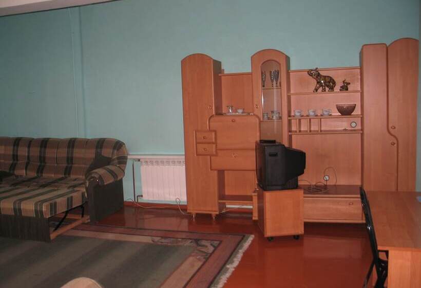 ホテル Inn On Oktyabrskaya 1 B