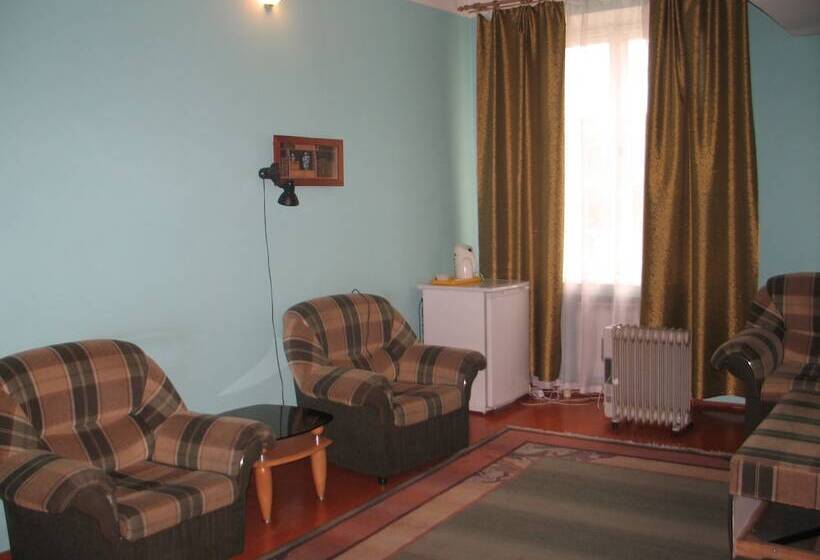 ホテル Inn On Oktyabrskaya 1 B