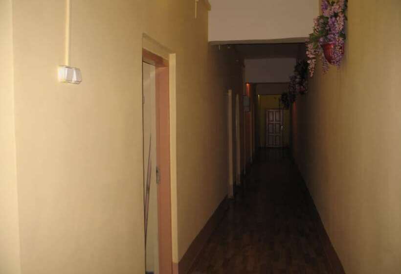 ホテル Inn On Oktyabrskaya 1 B