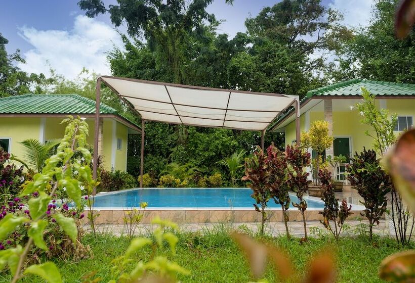 בית מלון כפרי Lake Resort Korat