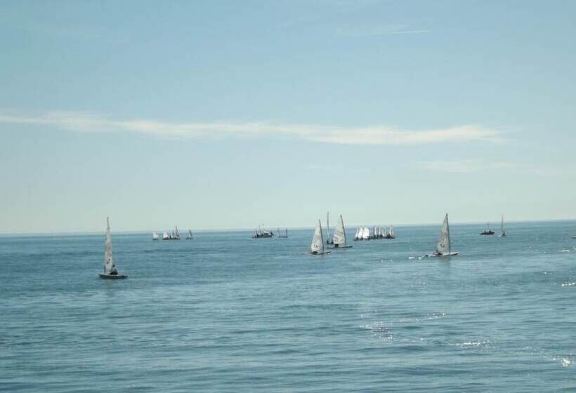 Отель Le Carnon