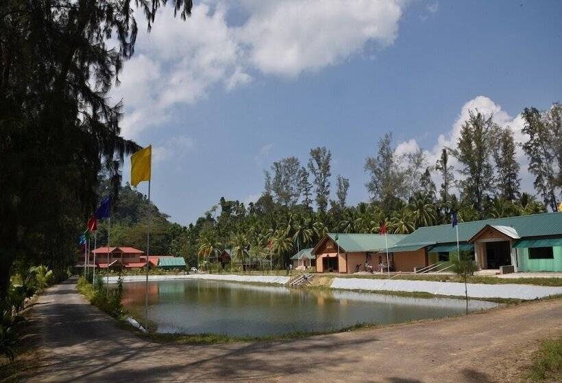 Отель Lush Green Retreat