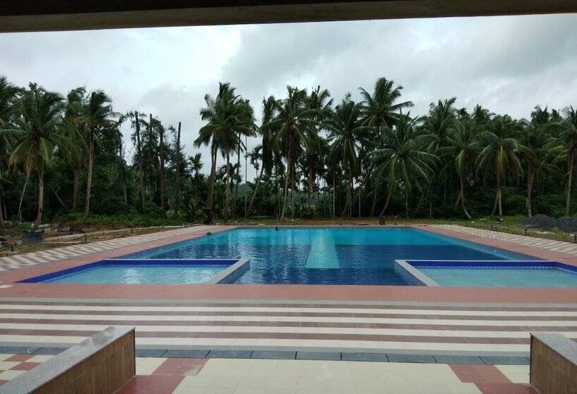 Отель Lush Green Retreat