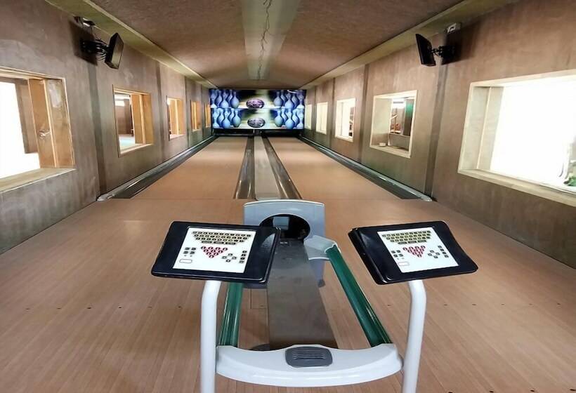 Отель Lush Green Retreat