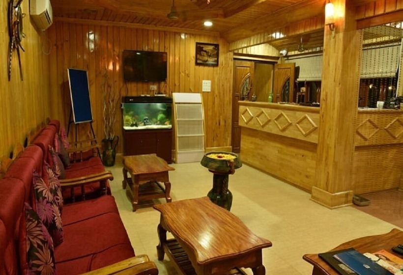 Отель Lush Green Retreat