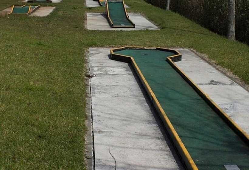 Отель Lush Green Retreat