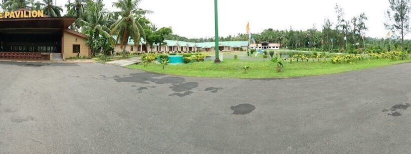 Отель Lush Green Retreat