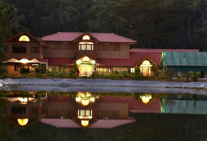 Отель Lush Green Retreat