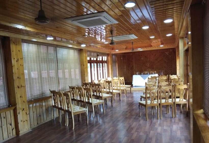 Отель Lush Green Retreat