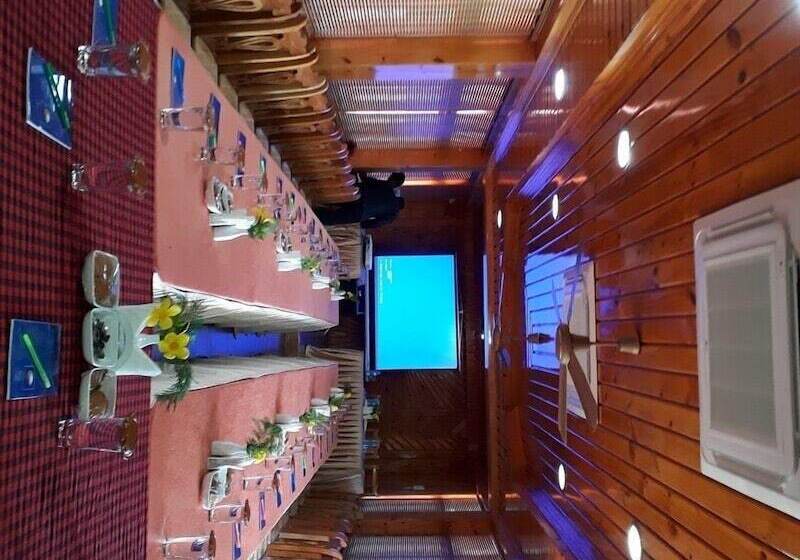 Отель Lush Green Retreat