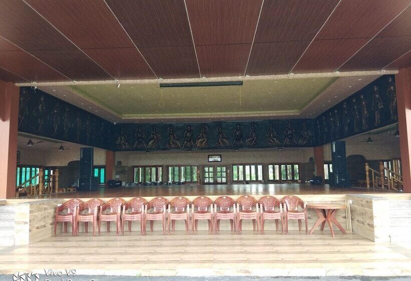 Отель Lush Green Retreat